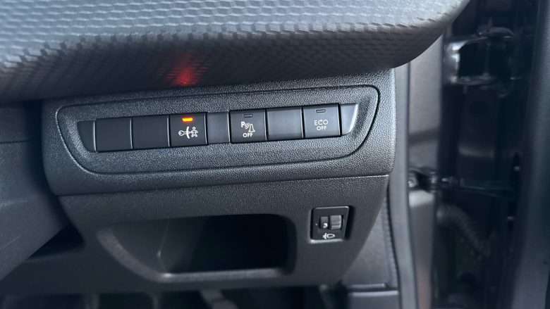 Peugeot 208 1.2 PureTech 82 Signature 5dr [Start Stop] Petrol Hatchback